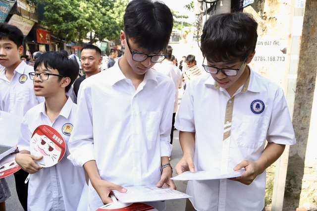 Đề thi Ngoại ngữ vào lớp 10 được đánh giá là có độ phân
hoá mạnh ở các câu cuối- Ảnh 5.