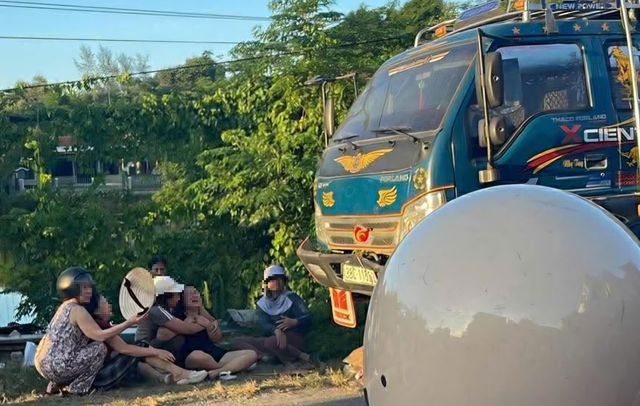 Tai nạn giao thông nghiêm trọng ở Huế, một cháu bé tử vong thương tâm- Ảnh 1. Tai nạn giao thông nghiêm trọng ở Huế, một cháu bé tử vong thương tâm- Ảnh 1.
