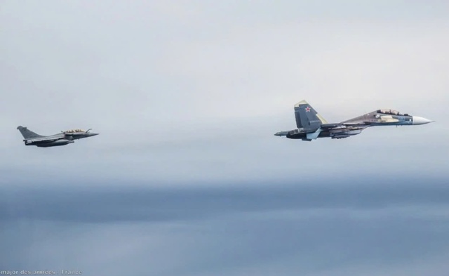 Tiêm kích Rafale Pháp và Su-30SM2 Nga 'so găng' trên bầu trời Baltic- Ảnh 1. Tiêm kích Rafale Pháp và Su-30SM2 Nga 'so găng' trên bầu trời Baltic- Ảnh 1.