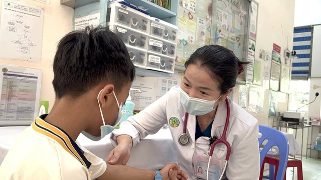 TPHCM: Cứu sống bé 7 tuổi mắc não mô cầu nhóm B diễn tiến nhanh- Ảnh 2.