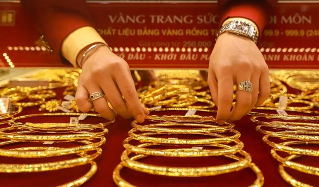 Chốt giá vàng hôm nay ngày 5/5 đảo chiều giảm rất mạnh- Ảnh 1.
