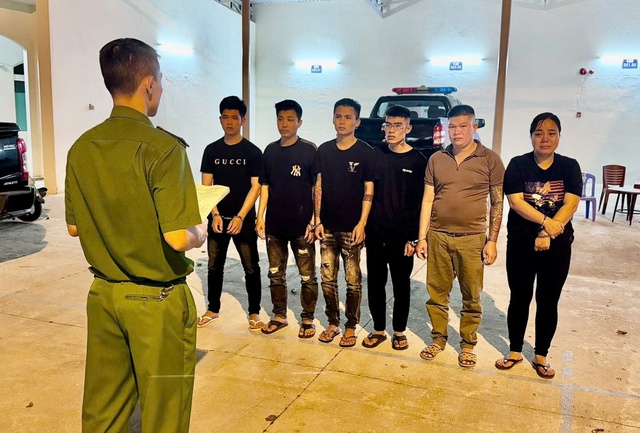 Bắt nhóm đối tượng 'sang nhượng' bé gái 14 tuổi qua nhiều quán karaoke để trừ nợ- Ảnh 1.