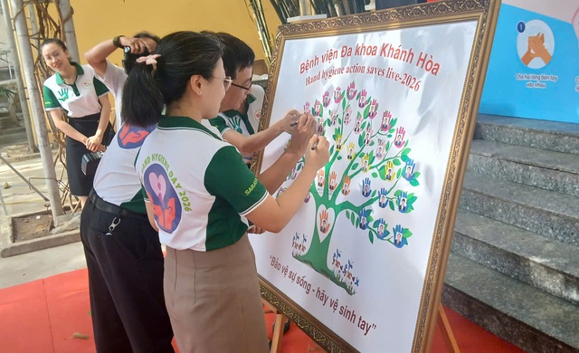 Nhân viên y tế sôi nổi trổ tài tại hội thi Vệ sinh tay ở Khánh Hòa- Ảnh 6.