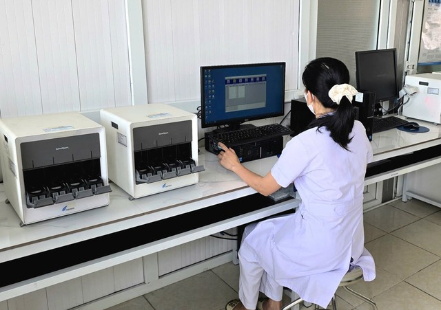Bệnh viện Phổi Nghệ An làm chủ kỹ thuật xét nghiệm hiện đại, rút ngắn thời gian chẩn đoán và điều trị- Ảnh 2.