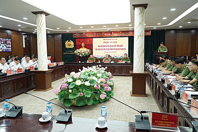 Hà Nội ghi nhận nhiều chuyển biến trong xử lý trật tự đô thị, song vẫn còn các tồn tại như lấn chiếm vỉa hè, chợ cóc tái hoạt động, một số điểm ùn tắc giao thông chưa được khắc phục triệt để.