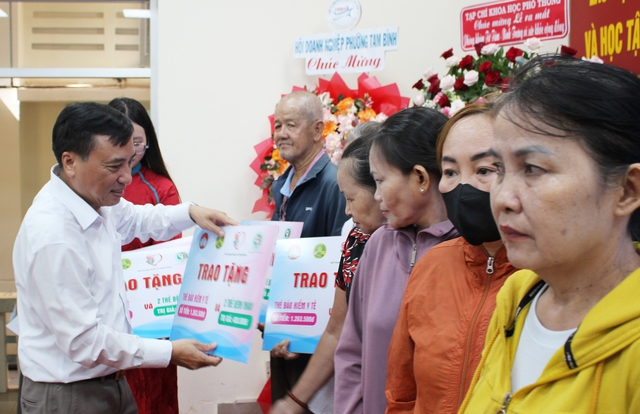 Khi doanh nhân và thầy thuốc cùng ‘gánh’ nỗi lo sức khỏe cho người yếu thế- Ảnh 2.