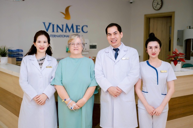 Cứu sống bệnh nhân người Anh có dạ dày 'lạc chỗ' lên lồng ngực- Ảnh 2.