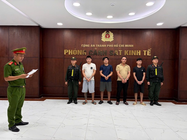 Hơn 1.000 tấn giá đỗ ngâm 'nước kẹo' tuồn vào các chợ, quán ăn ở Bình Thạnh, Gò Vấp cũ- Ảnh 1. Hơn 1.000 tấn giá đỗ ngâm 'nước kẹo' tuồn vào các chợ, quán ăn ở Bình Thạnh, Gò Vấp cũ- Ảnh 1.