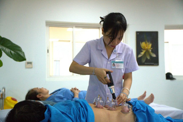 Bệnh viện Ung bướu Đà Nẵng hoàn thiện mô hình chăm sóc bệnh nhân ung thư- Ảnh 1.