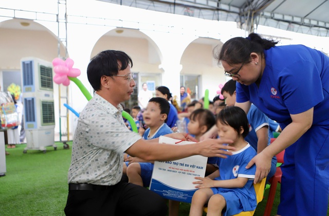 Trao yêu thương, tiếp nghị lực cho trẻ em khuyết tật nhân ngày Quốc tế Thiếu nhi 1/6- Ảnh 4.