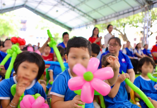 Trao yêu thương, tiếp nghị lực cho trẻ em khuyết tật nhân ngày Quốc tế Thiếu nhi 1/6- Ảnh 2.