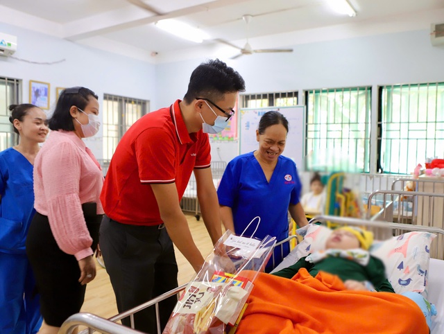 Trao yêu thương, tiếp nghị lực cho trẻ em khuyết tật nhân ngày Quốc tế Thiếu nhi 1/6- Ảnh 10.