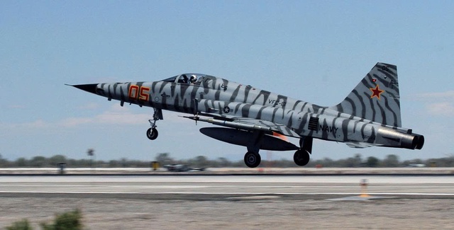Vì sao Hải quân Mỹ buộc phải cho loạt tiêm kích F-5 Tiger II 'về hưu'?- Ảnh 1.