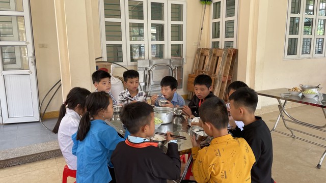 Nhiều mô hình dinh dưỡng học đường được triển khai để cải thiện thể trạng trẻ em Việt Nam- Ảnh 1.