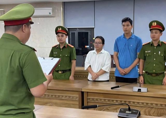 Khởi tố 3 đối tượng kinh doanh sách điện tử trái phép- Ảnh 1. Khởi tố 3 đối tượng kinh doanh sách điện tử trái phép- Ảnh 1.
