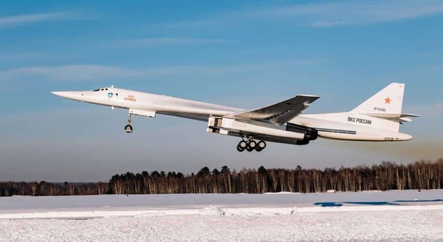 Siêu oanh tạc cơ Tu-160 Nga 'nằm đất' nhiều hơn xuất kích- Ảnh 1. Siêu oanh tạc cơ Tu-160 Nga 'nằm đất' nhiều hơn xuất kích- Ảnh 1.