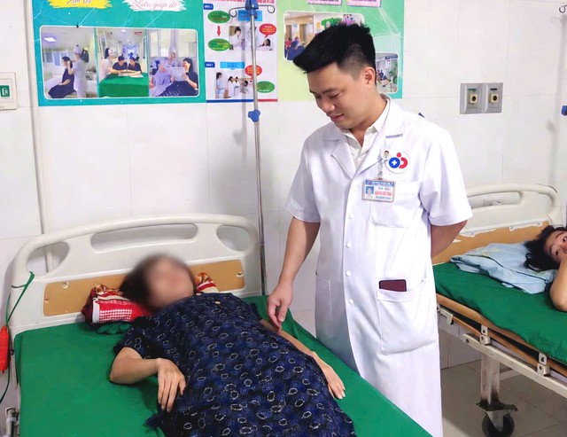 Thoát khỏi khối tử cung to như thai 7 tháng, người phụ nữ xúc động: 'Tôi như được sống lại'- Ảnh 3. Thoát khỏi khối tử cung to như thai 7 tháng, người phụ nữ xúc động: 'Tôi như được sống lại'- Ảnh 3.
