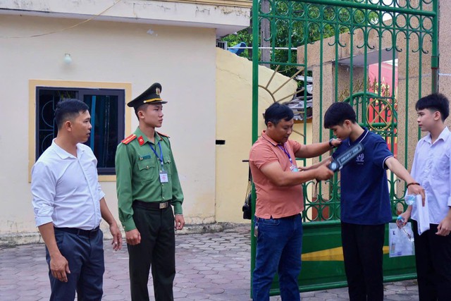 Hà Tĩnh dùng máy quét an ninh phòng gian lận thi cử - Ảnh 3.
