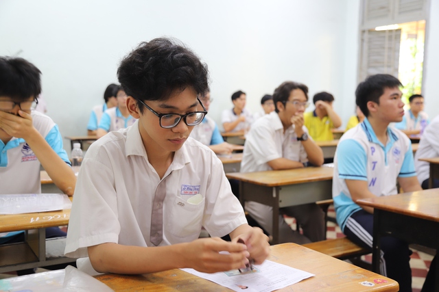 Gần 143.000 thí sinh tại TPHCM tự tin bước vào kỳ thi tốt nghiệp THPT lớn nhất từ trước đến nay- Ảnh 2. Gần 143.000 thí sinh tại TPHCM tự tin bước vào kỳ thi tốt nghiệp THPT lớn nhất từ trước đến nay- Ảnh 2.