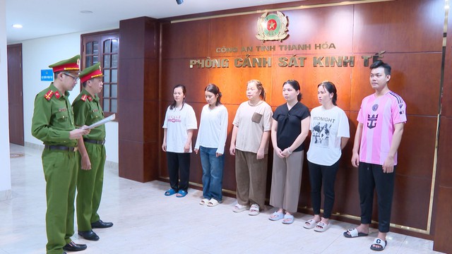 Triệt phá 2 đường dây buôn lậu 200kg vàng thỏi và hơn 10.000 sản phẩm trang sức giả- Ảnh 5. Triệt phá 2 đường dây buôn lậu 200kg vàng thỏi và hơn 10.000 sản phẩm trang sức giả- Ảnh 5.