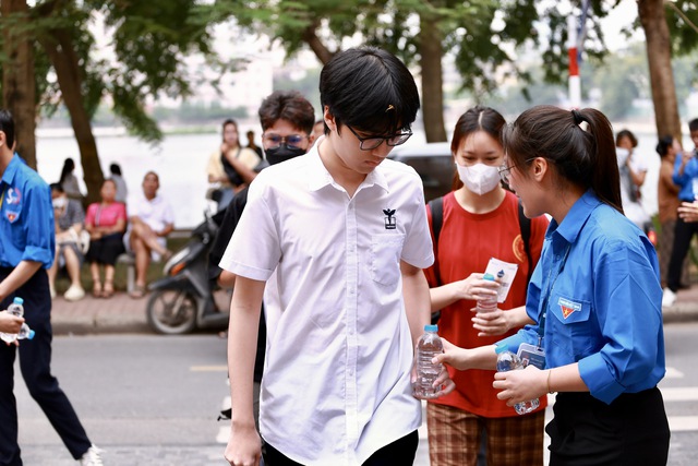 Sáng nay, hơn 1,2 triệu thí sinh thi tốt nghiệp THPT ngày cuối- Ảnh 1.