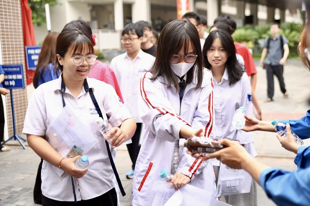 Thí sinh nói gì sau bài thi Ngữ văn kỳ thi tốt nghiệp THPT 2026 sáng nay?- Ảnh 5.