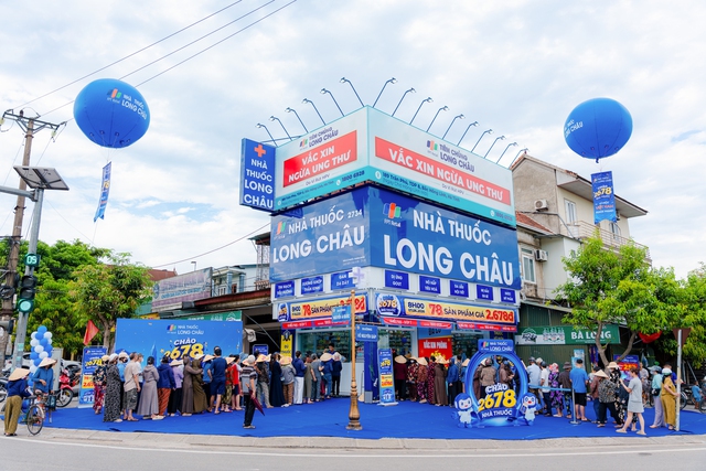 2.678 nhà thuốc trên toàn quốc - Dấu ấn gần một thập kỷ Long Châu vươn mình vì một Việt Nam khỏe mạnh- Ảnh 5. 2.678 nhà thuốc trên toàn quốc - Dấu ấn gần một thập kỷ Long Châu vươn mình vì một Việt Nam khỏe mạnh- Ảnh 5.
