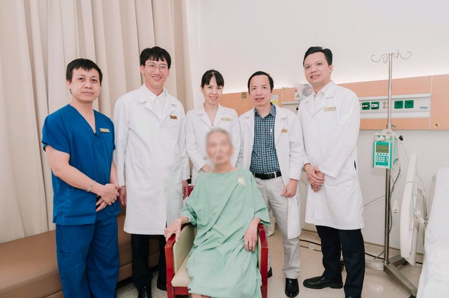 Vinmec Times City giành lại sự sống cho cụ ông 81 tuổi nguy kịch vì vỡ động mạch chủ ngực- Ảnh 1. Vinmec Times City giành lại sự sống cho cụ ông 81 tuổi nguy kịch vì vỡ động mạch chủ ngực- Ảnh 1.