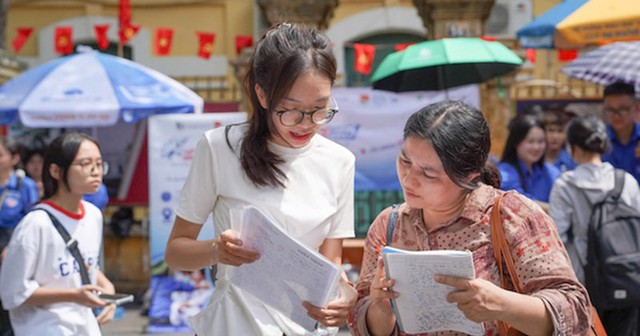 Đáp án đề thi môn Vật lý tốt nghiệp THPT 2026 tất cả mã đề- Ảnh 1. Đáp án đề thi môn Vật lý tốt nghiệp THPT 2026 tất cả mã đề - Ảnh 1.