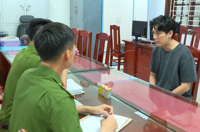 Cận cảnh kho hàng 15 tấn hũ yến giả của đối tượng 9X chuyên livestream lừa khách- Ảnh 10. Cận cảnh kho hàng 15 tấn hũ yến giả của đối tượng 9X chuyên livestream lừa khách- Ảnh 10.
