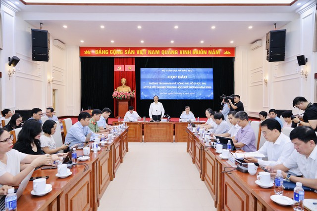 Đề thi tốt nghiệp THPT 2026 khó hay dễ, công tác chấm thi tự luận sẽ thế nào?- Ảnh 1. Đề thi tốt nghiệp THPT 2026 khó hay dễ, công tác chấm thi tự luận sẽ thế nào?- Ảnh 1.