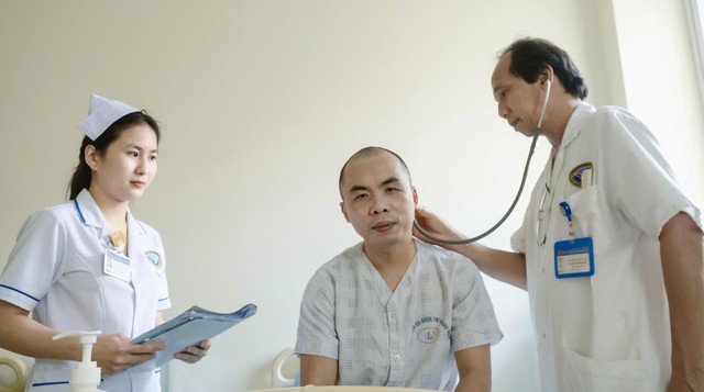Khối lồi sau tai đập theo nhịp tim, bác sĩ cảnh báo dấu hiệu bệnh nguy hiểm- Ảnh 1. Khối lồi sau tai đập theo nhịp tim, bác sĩ cảnh báo dấu hiệu bệnh nguy hiểm- Ảnh 1.