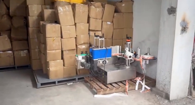 Cận cảnh kho hàng 15 tấn hũ yến giả của đối tượng 9X chuyên livestream lừa khách- Ảnh 6. Cận cảnh kho hàng 15 tấn hũ yến giả của đối tượng 9X chuyên livestream lừa khách- Ảnh 6.