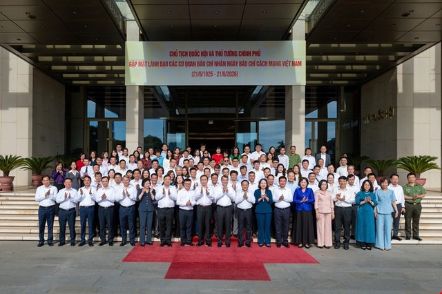 Chủ tịch Quốc hội và Thủ tướng Chính phủ gặp mặt Lãnh đạo các cơ quan báo chí- Ảnh 7. Chủ tịch Quốc hội và Thủ tướng Chính phủ gặp mặt Lãnh đạo các cơ quan báo chí- Ảnh 7.