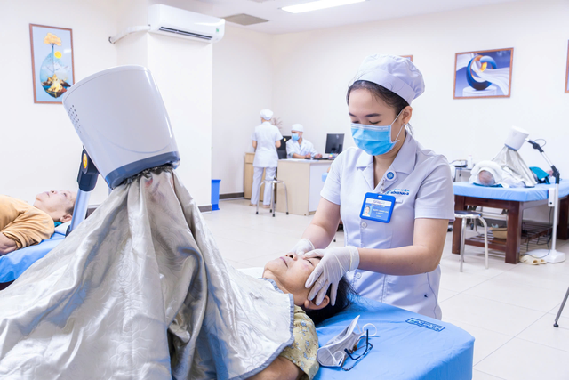 Điều trị liệt mặt và mất ngủ bằng y học cổ truyền tại Bệnh Viện Đồng Nai -2: Đừng bỏ lỡ 'thời gian vàng'- Ảnh 2. Điều trị liệt mặt và mất ngủ bằng y học cổ truyền tại Bệnh Viện Đồng Nai -2: Đừng bỏ lỡ 'thời gian vàng'- Ảnh 2.
