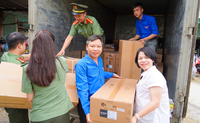 Hàng trăm người dân xã vùng cao xã Tam Thanh được khám bệnh, phát thuốc miễn phí - Ảnh 1. Hàng trăm người dân xã vùng cao xã Tam Thanh được khám bệnh, phát thuốc miễn phí - Ảnh 1.