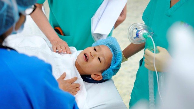 Cậu bé hát dân ca trong phòng mổ và hành trình hơn 10 năm đi tìm đôi tay lành lặn- Ảnh 4. Cậu bé hát dân ca trong phòng mổ và hành trình hơn 10 năm đi tìm đôi tay lành lặn- Ảnh 4.