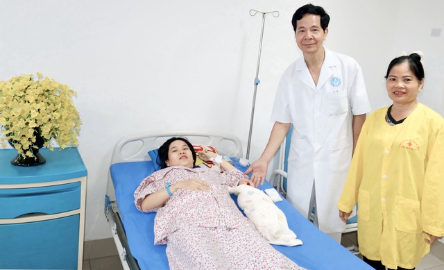 Mang thai cùng khối u xơ tử cung 10cm, sản phụ tránh được cuộc mổ thứ 2 - Ảnh 1.