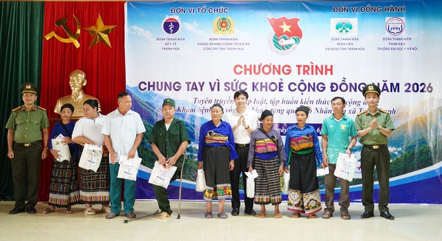 Hàng trăm người dân xã vùng cao xã Tam Thanh được khám bệnh, phát thuốc miễn phí - Ảnh 6. Hàng trăm người dân xã vùng cao xã Tam Thanh được khám bệnh, phát thuốc miễn phí - Ảnh 6.