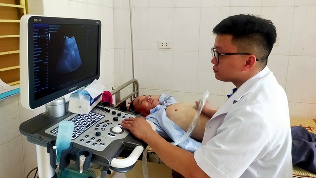 Hàng trăm người dân xã vùng cao xã Tam Thanh được khám bệnh, phát thuốc miễn phí - Ảnh 4. Hàng trăm người dân xã vùng cao xã Tam Thanh được khám bệnh, phát thuốc miễn phí - Ảnh 4.