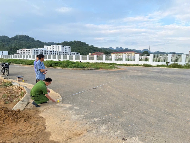 Chở chuối đi trồng bị đàn dê ăn mất lá chuối, người đàn ông bắt trộm dê về làm thịt - Ảnh 1. Chở chuối đi trồng bị đàn dê ăn mất lá chuối, người đàn ông bắt trộm dê về làm thịt - Ảnh 1.