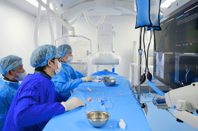 Thoát nguy cơ tàn phế nhờ can thiệp mạch não trong thời gian vàng- Ảnh 1. Thoát nguy cơ tàn phế nhờ can thiệp mạch não trong thời gian vàng- Ảnh 1.