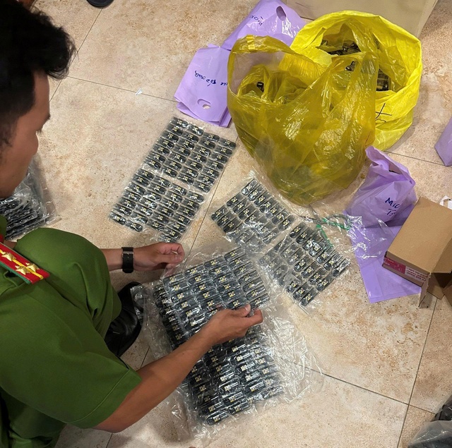 Bắt nhóm buôn bán thuốc lá điện tử chứa ma túy Etomidate quy mô lớn tại TPHCM- Ảnh 3. Bắt nhóm buôn bán thuốc lá điện tử chứa ma túy Etomidate quy mô lớn tại TPHCM- Ảnh 3.