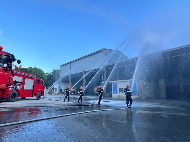 Trang bị kỹ năng ứng phó cháy nổ cho lực lượng tuyến đầu ở khu dân cư- Ảnh 2.