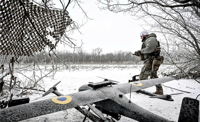 UAV mới của Ukraine khiến tên lửa HIMARS Mỹ không còn vị trí độc tôn- Ảnh 1. UAV mới của Ukraine khiến tên lửa HIMARS Mỹ không còn vị trí độc tôn- Ảnh 1.