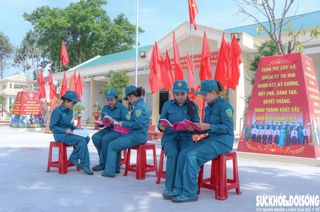 Những 'bóng hồng sao vuông' giỏi thao trường, đảm việc bếp núc- Ảnh 2. Những 'bóng hồng sao vuông' giỏi thao trường, đảm việc bếp núc- Ảnh 2.