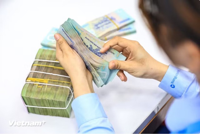 Bổ sung 11.000 tỷ đồng tiết kiệm từ tinh gọn bộ máy vào nguồn cải cách tiền lương- Ảnh 1. Bổ sung 11.000 tỷ đồng tiết kiệm từ tinh gọn bộ máy vào nguồn cải cách tiền lương- Ảnh 1.