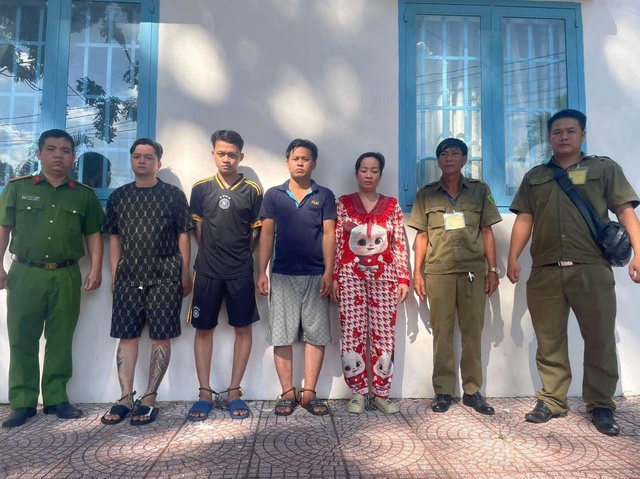 Bắt nhiều đối tượng dùng hung khí đòi nợ kiểu cướp tài sản ở TPHCM- Ảnh 1. Bắt nhiều đối tượng dùng hung khí đòi nợ kiểu cướp tài sản ở TPHCM- Ảnh 1.