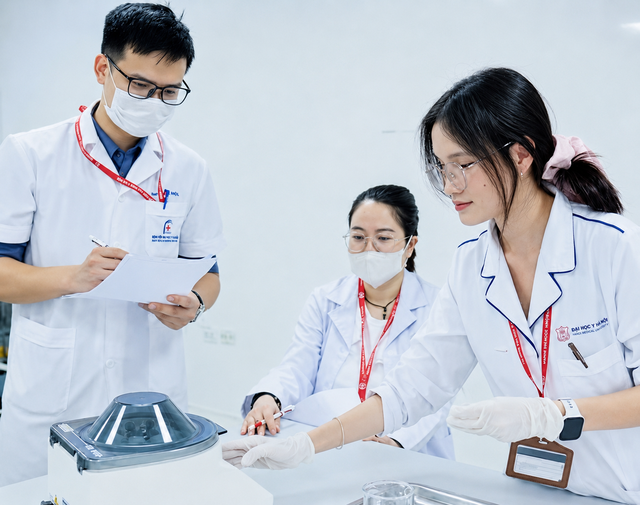 Đại học Y Hà Nội ghi bước tiến lịch sử khi lọt top 1.000 đại học tốt nhất thế giới- Ảnh 1. Đại học Y Hà Nội ghi bước tiến lịch sử khi lọt top 1.000 đại học tốt nhất thế giới- Ảnh 1.