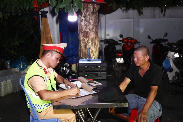 Hà Nội: Hơn 7,7 tỷ đồng tiền phạt vi phạm nồng độ cồn trong 7 ngày- Ảnh 3.